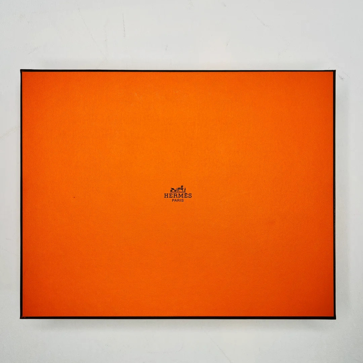 HERMÈS SET – KELLY 28 VERT D’EAU ALLIGATOR LIMITED EDITION & ORAN SANDALS GREEN