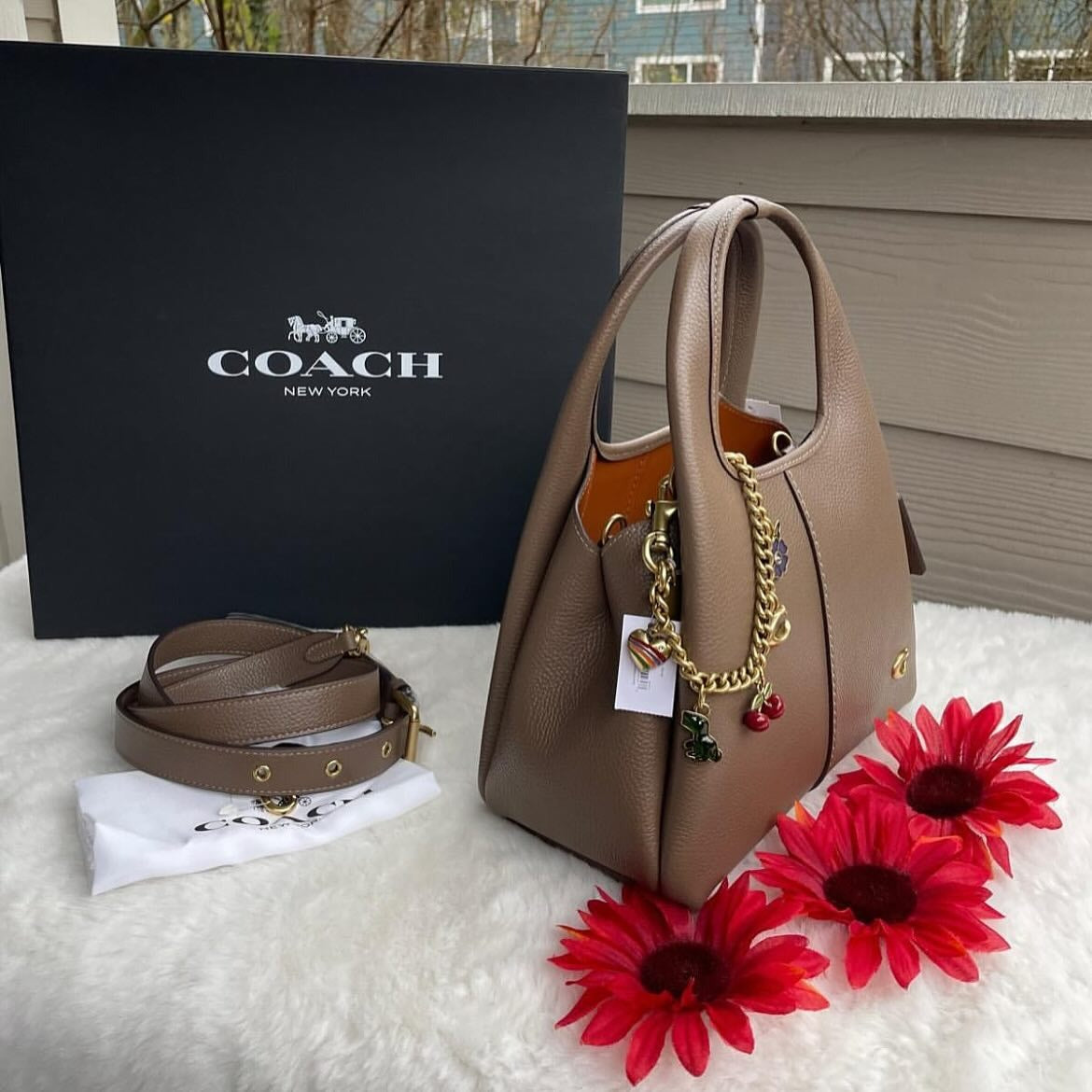 COACH LANA SHOULDER 23 BROWN